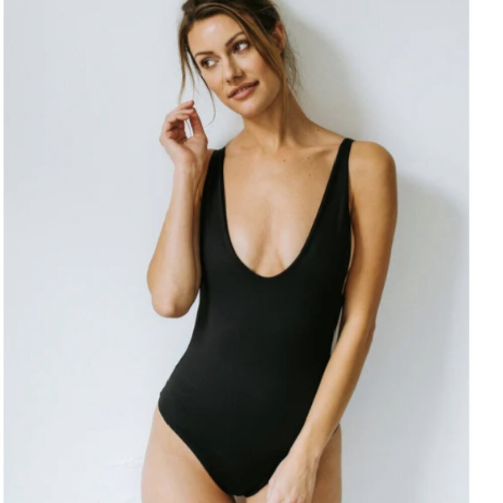 Londre Minimalist Black One Piece Swimsuit